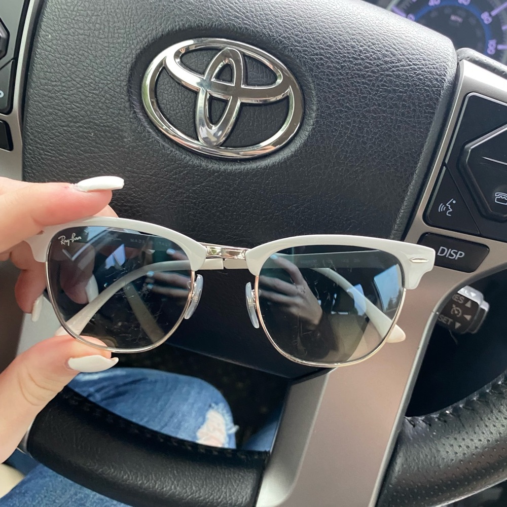 2 pairs of Ray Bans